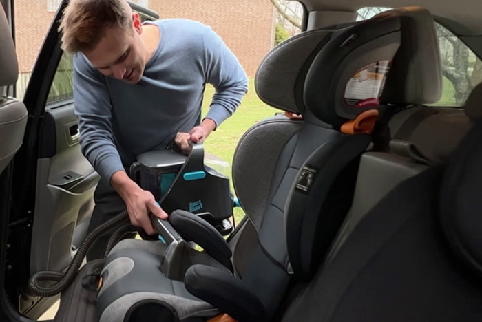 Curățarea scaunelor auto cu un aspirator de spălare