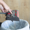 Livington Voom – golirea rezervorului de praf printr-o apăsare, rapid și igienic.